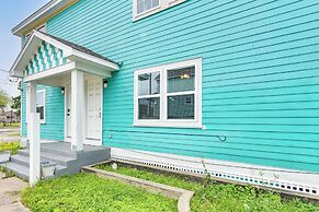 1 Mi to Historic Pleasure Pier: Galveston Home