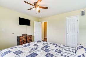 1 Mi to Historic Pleasure Pier: Galveston Home