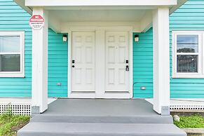 1 Mi to Historic Pleasure Pier: Galveston Home