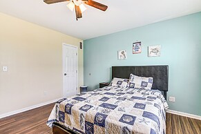1 Mi to Historic Pleasure Pier: Galveston Home