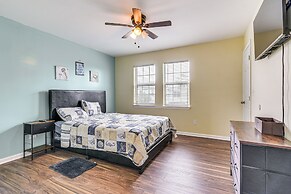 1 Mi to Historic Pleasure Pier: Galveston Home