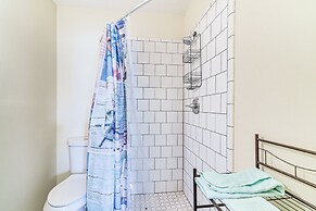 1 Mi to Historic Pleasure Pier: Galveston Home