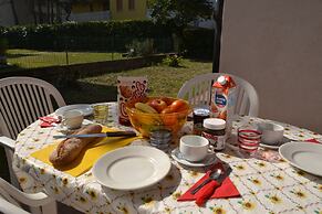 Luminous Flat With Garden 300m From the sea