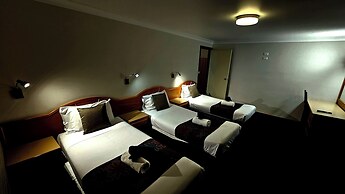 Hilltops Retreat Motor Inn