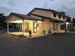 Hilltops Retreat Motor Inn