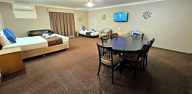 Hilltops Retreat Motor Inn