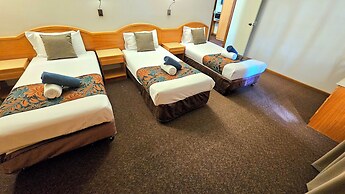 Hilltops Retreat Motor Inn