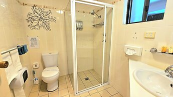 Hilltops Retreat Motor Inn