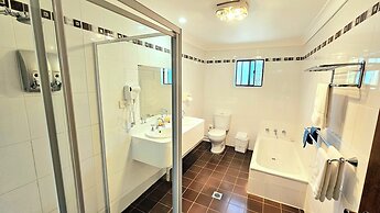 Hilltops Retreat Motor Inn