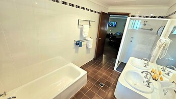 Hilltops Retreat Motor Inn