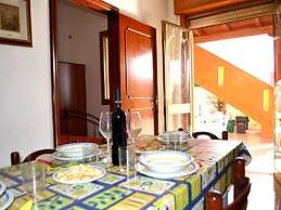 Tanoshii Holiday Home on the Ground Floor With Outdoor Space and Parki
