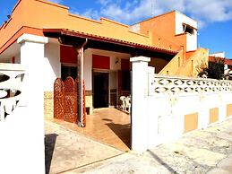 Tanoshii Holiday Home on the Ground Floor With Outdoor Space and Parki