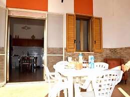 Tanoshii Holiday Home on the Ground Floor With Outdoor Space and Parki