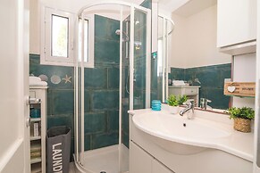 Il Vecchio Faro A37 150mt From The Beach