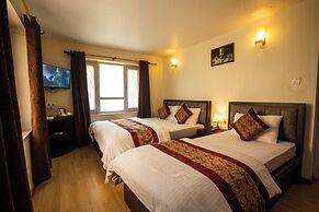 Hotel Harmony & Little Bites Bistro