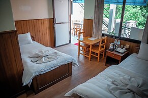 Hotel Harmony & Little Bites Bistro