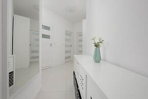Złoty Potok Apartment Warsaw by Renters