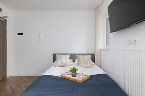 Modern Apartment in Kraków by Renters