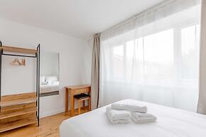 Spacious 4BD Home, Near Excel London!