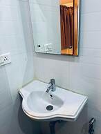 iROOMZ Sree Hotel Suncity