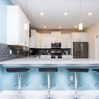 8912 Amazing 6BD Home