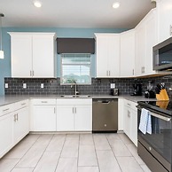 8912 Amazing 6BD Home