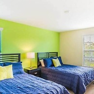 9004 Amazing 5BD With Pool