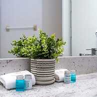 7650 Spacious House With 6BD