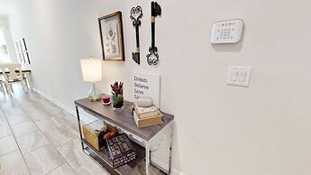 3083 Awesome 4BD Fantastic Club House