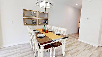 3083 Awesome 4BD Fantastic Club House