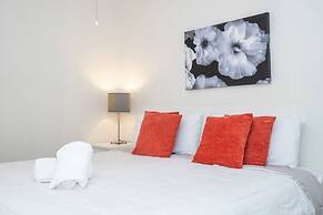 133 Beautiful 5BD Home With Lake View