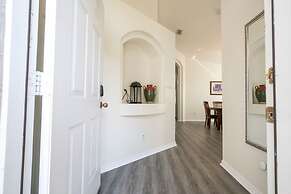 133 Beautiful 5BD Home With Lake View