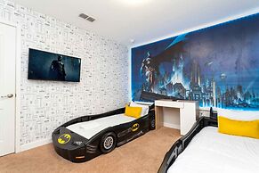 8950 Amazing 5BD Home With Pool