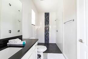 8950 Amazing 5BD Home With Pool