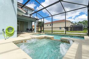 8950 Amazing 5BD Home With Pool