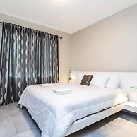 8950 Amazing 5BD Home With Pool