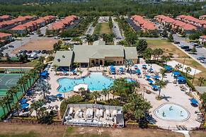 8950 Amazing 5BD Home With Pool