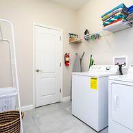 8950 Amazing 5BD Home With Pool