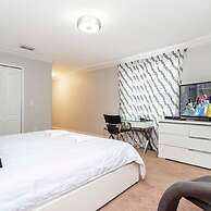 8950 Amazing 5BD Home With Pool