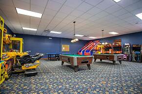 8950 Amazing 5BD Home With Pool