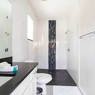 8950 Amazing 5BD Home With Pool