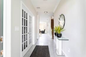 8950 Amazing 5BD Home With Pool