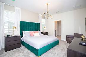 4577 Stunning 7BD Home