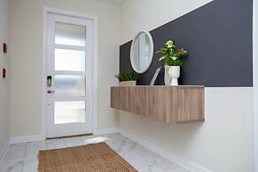 4577 Stunning 7BD Home