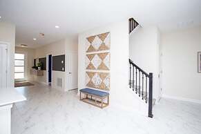 4577 Stunning 7BD Home