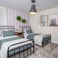 4577 Stunning 7BD Home