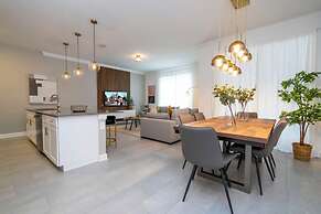 2681 Stunning 4BD Home Perfect For Your Family