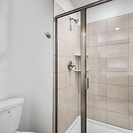 2464 Awesome 4BD Townhouse Located at Storey Lake