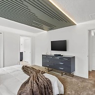 2464 Awesome 4BD Townhouse Located at Storey Lake