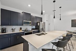 2464 Awesome 4BD Townhouse Located at Storey Lake